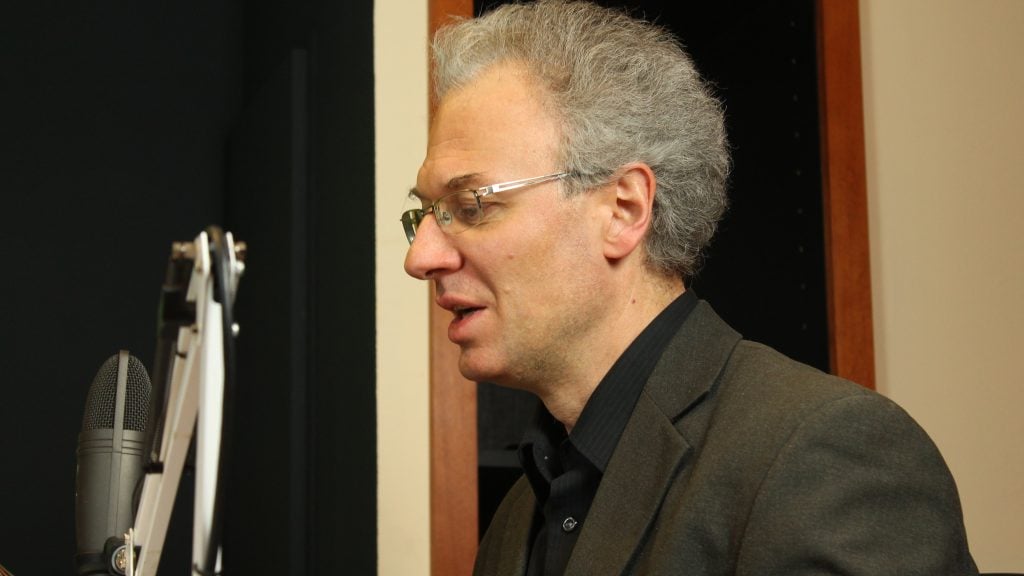 dr. Bódi Zoltán netnyelvész a Li-fi kifejezést elemzi. Fotó: Nemes Ilona
