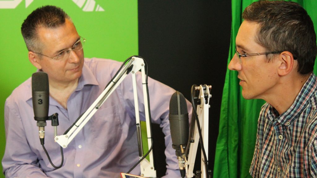 dr. Pintér Róbert információs társadalom-kutató és Szilágyi Árpád műsorvezető az eNET kutatásáról beszélgetnek. Fotó: Nemes Ilona