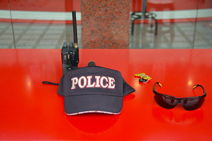 police feliratos sapka